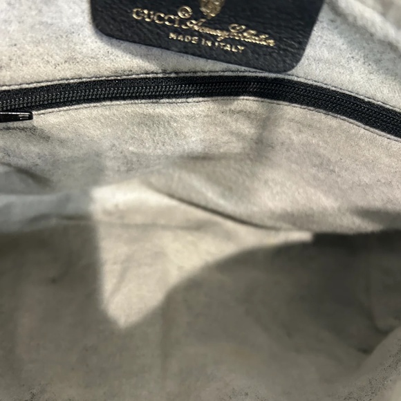 100% GUARANTEED AUTHENTIC Gucci GG Canvas Crossbody - Picture 9 of 10